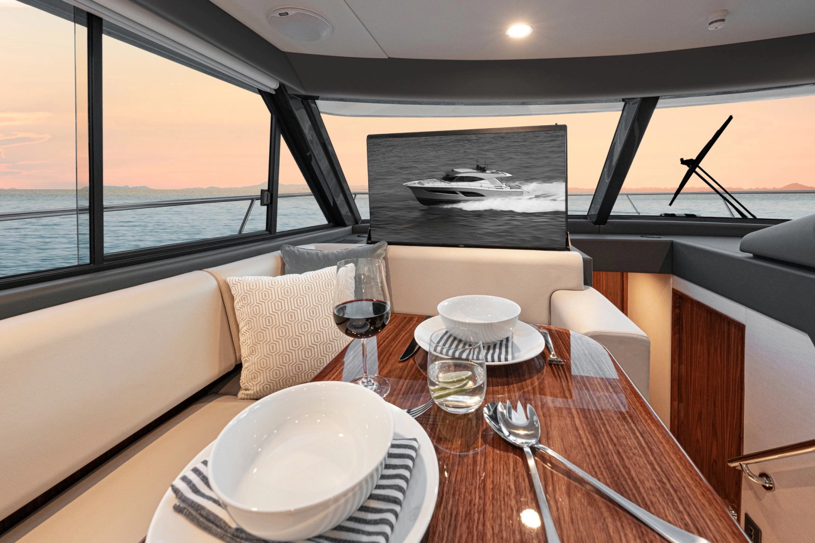 465 SUV 46ft Riviera Yacht For Sale
