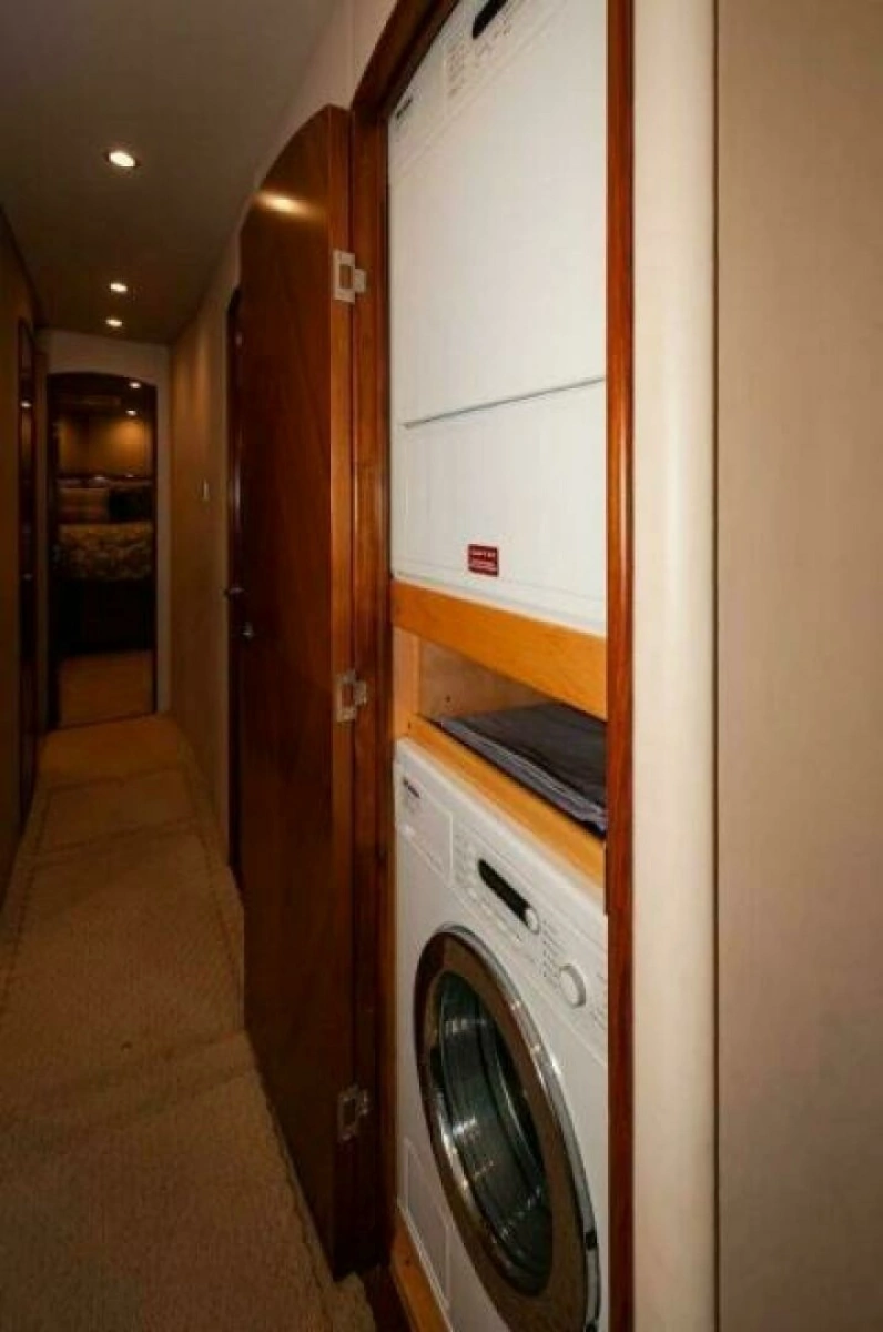 2012 76 Viking Sky Bridge Barefoot Drive Laundry