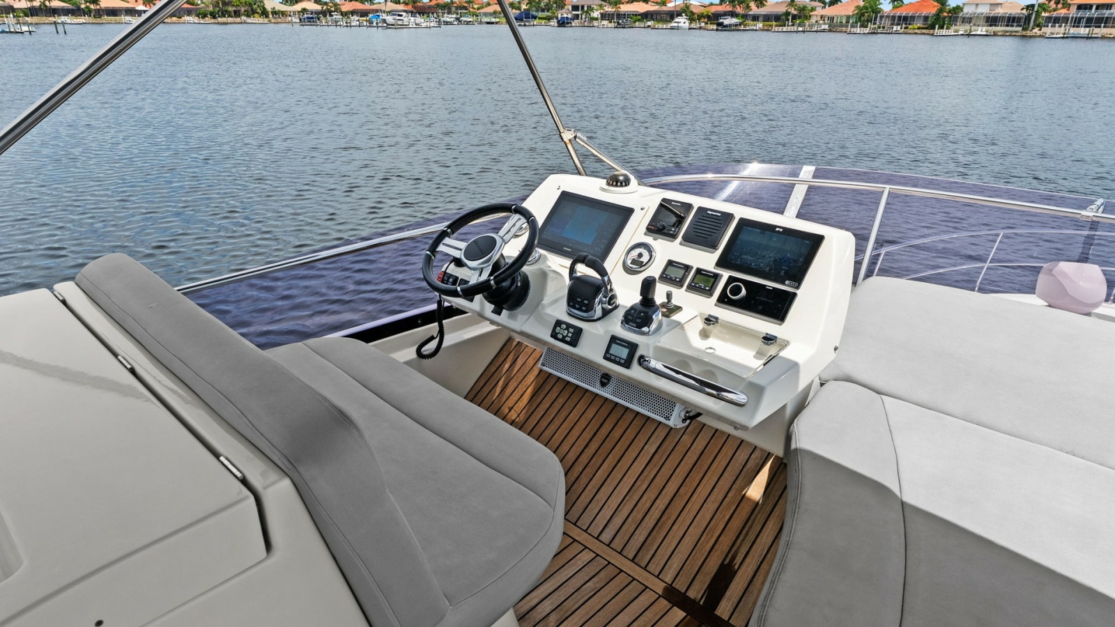 Flybridge Helm Station