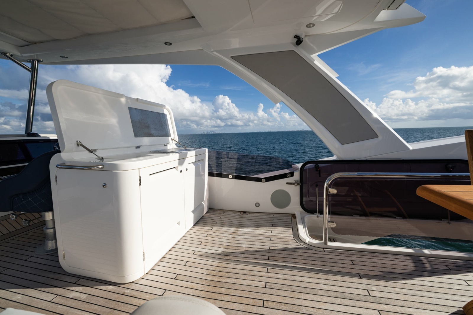 2022 Sunseeker Manhattan 68
