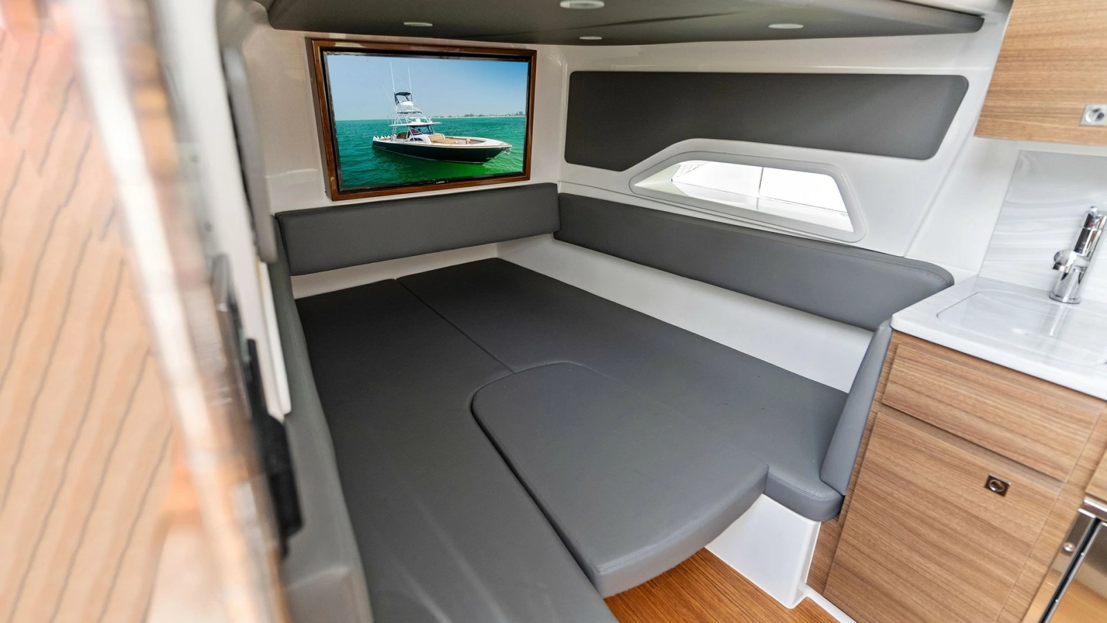 Compact Cabin with Daybed