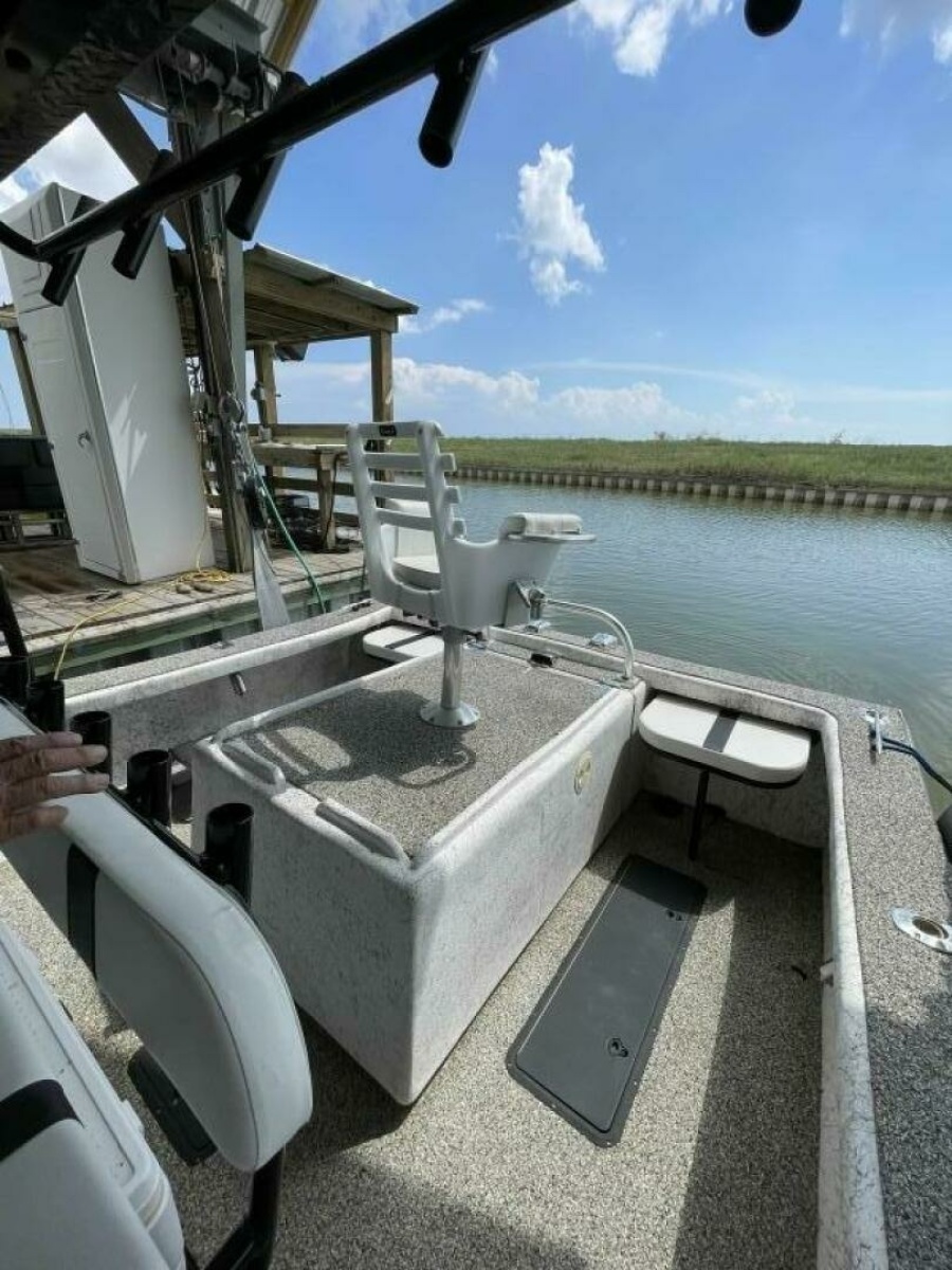 31' 1997 Custom 31 Center Console