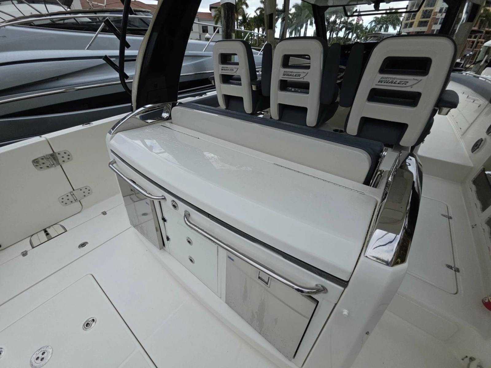 2021 Boston Whaler 420 Outrage BFT-Profile