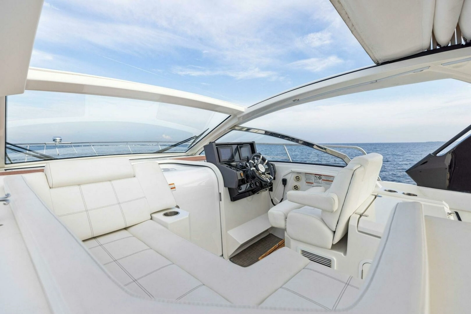 2015 Cruisers 390 EC 'Blue Runner'
