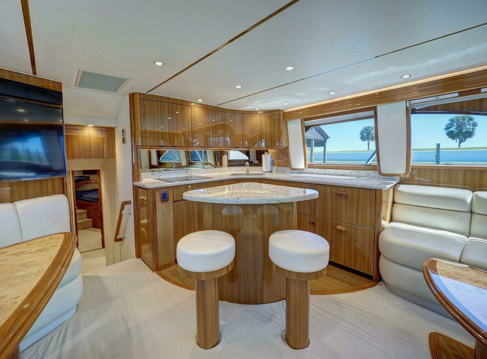 2017 Viking 52 Convertible photo 6