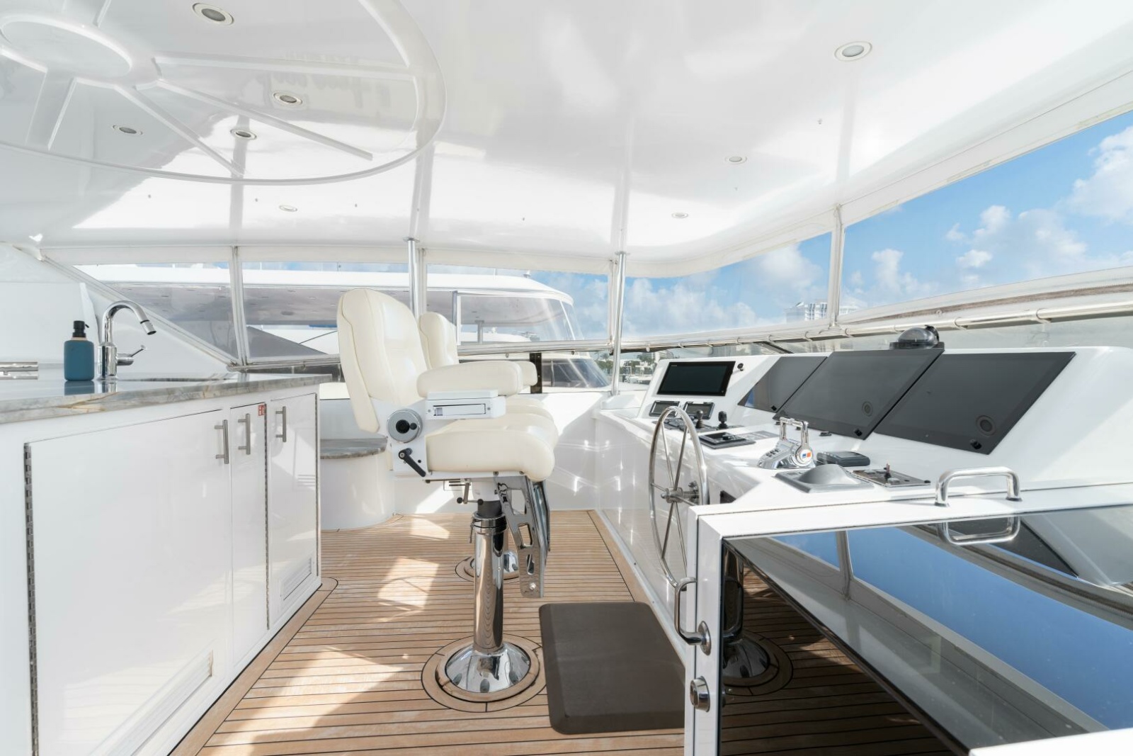 Hatteras 100 MAGIC - Flybridge