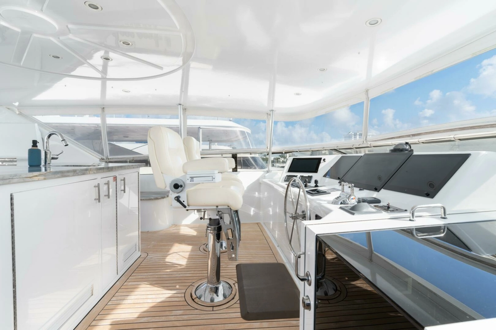 Hatteras 100 MAGIC - Flybridge