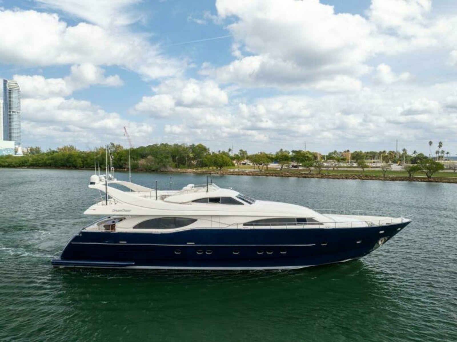2001 Ferretti 94 Raised Pilothouse - Dreamchaser - Profile