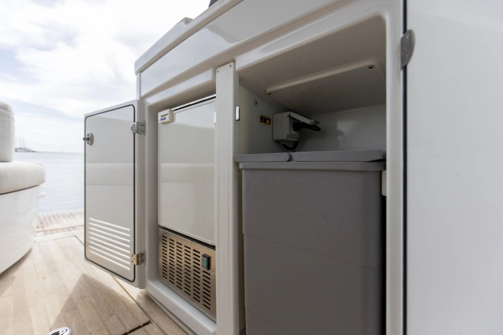 2022 Beneteau 41 Grand Turismo War Downs Eagle Topside (7)
