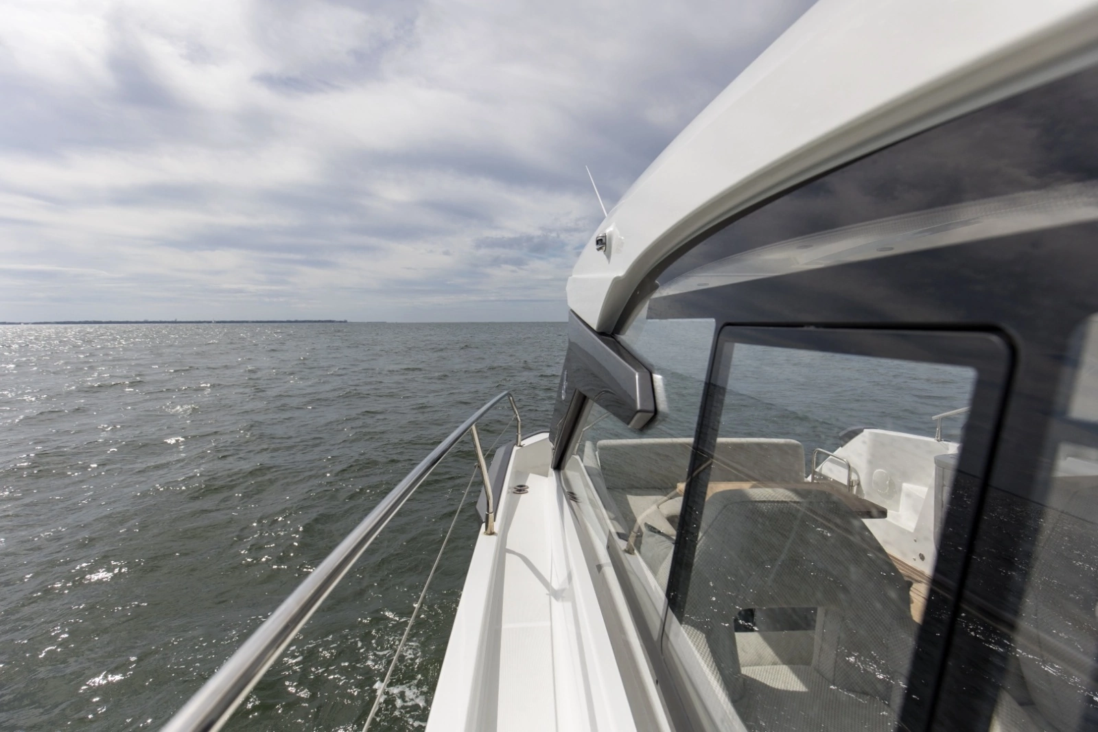 2022 Beneteau 41 Grand Turismo War Downs Eagle Topside (5)