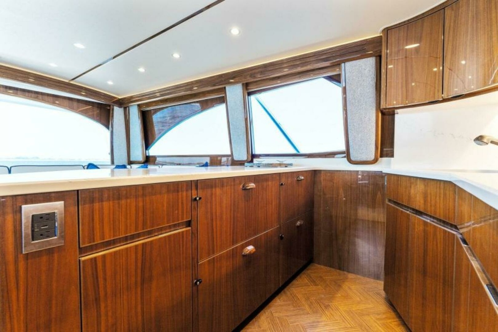 54' 2021 Viking 54 Convertible