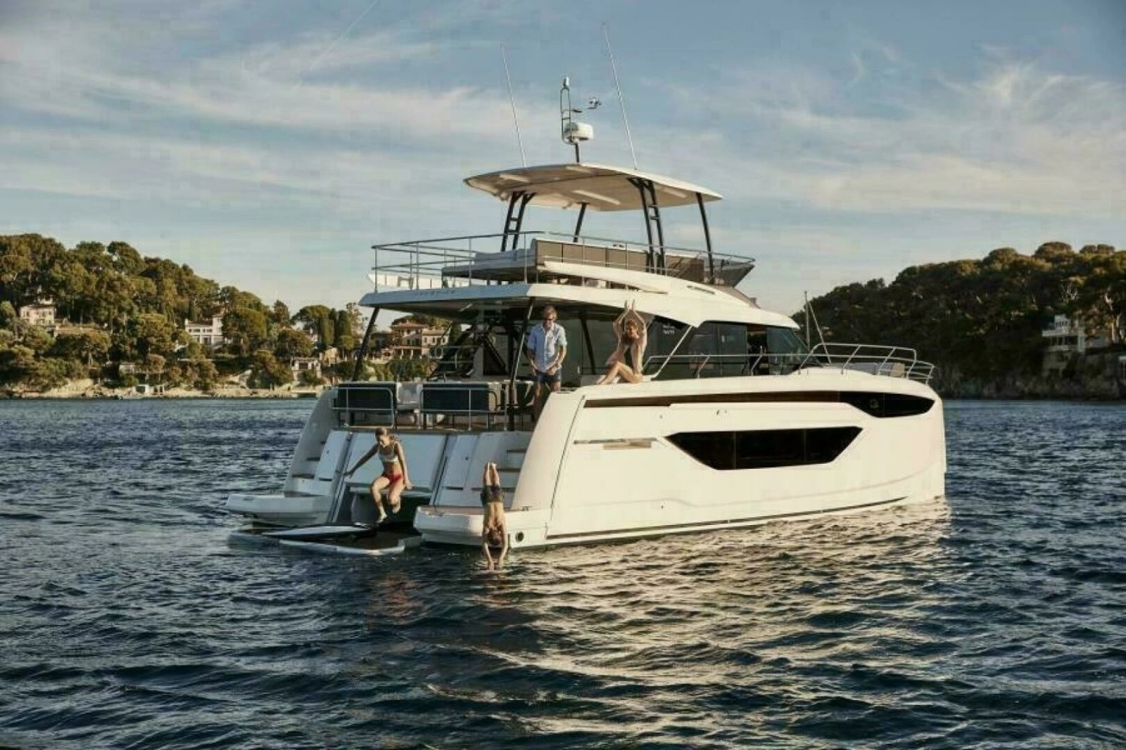 Prestige M48 Aft Profile