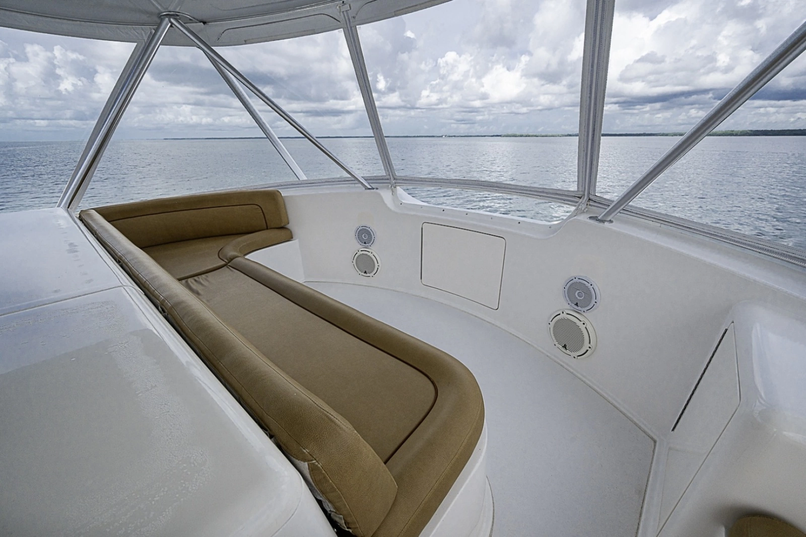 Viking 64 BIG BLUE - Flybridge Helm Seating