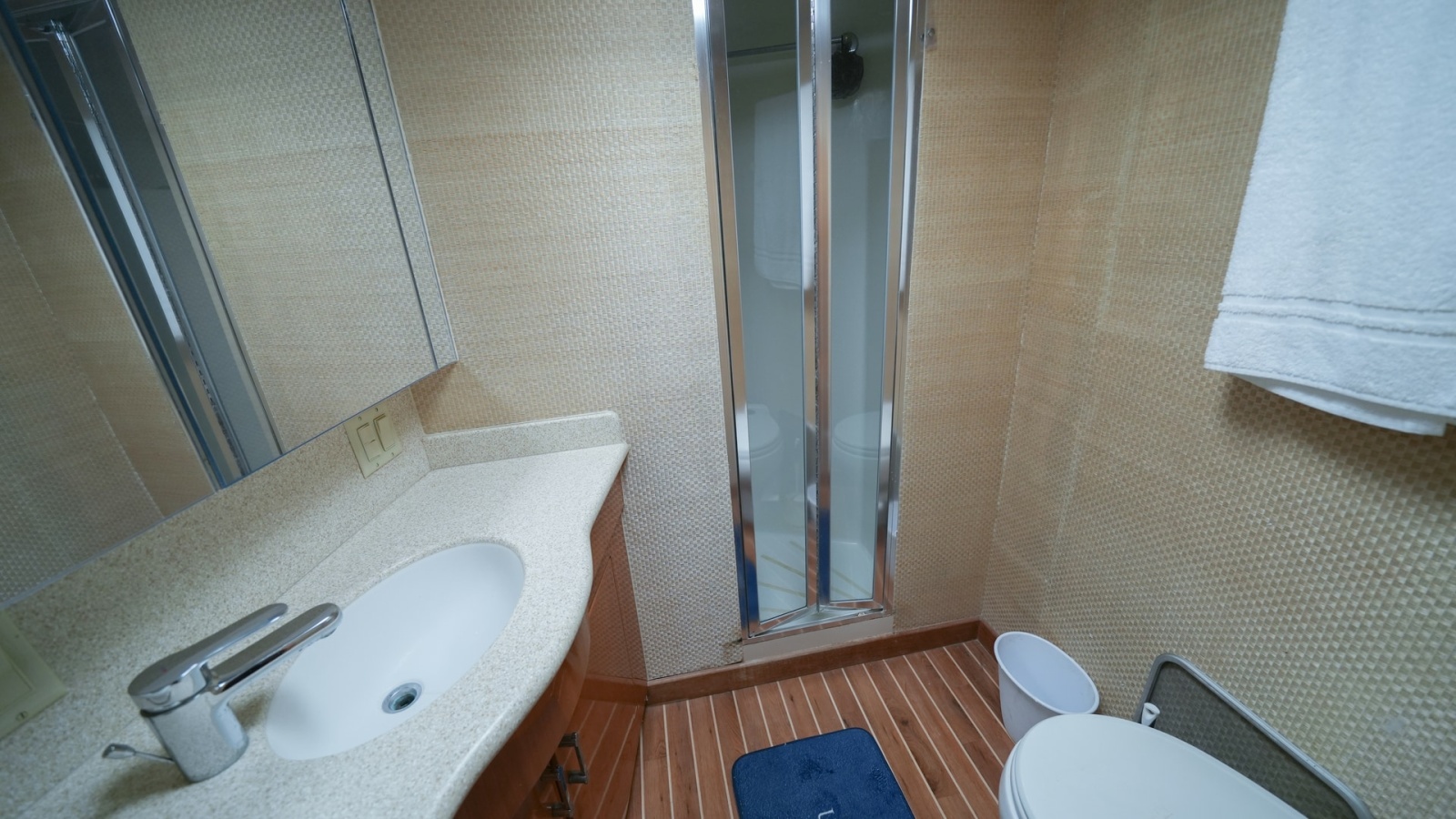 En-Suite Bathroom with Shower