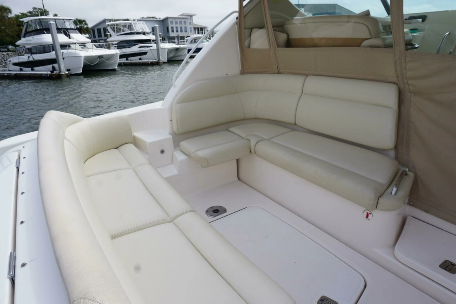 2007 39 Tiara Yachts 3900 Sovran The Pearl Cockpit Seating (3)