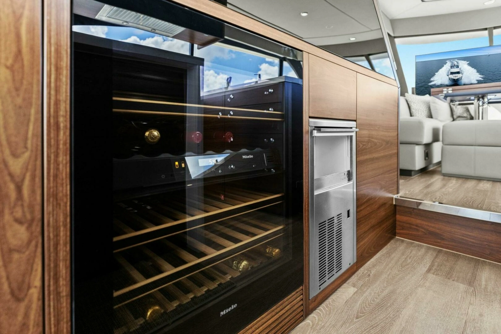 2025 Maritimo M600 - Galley