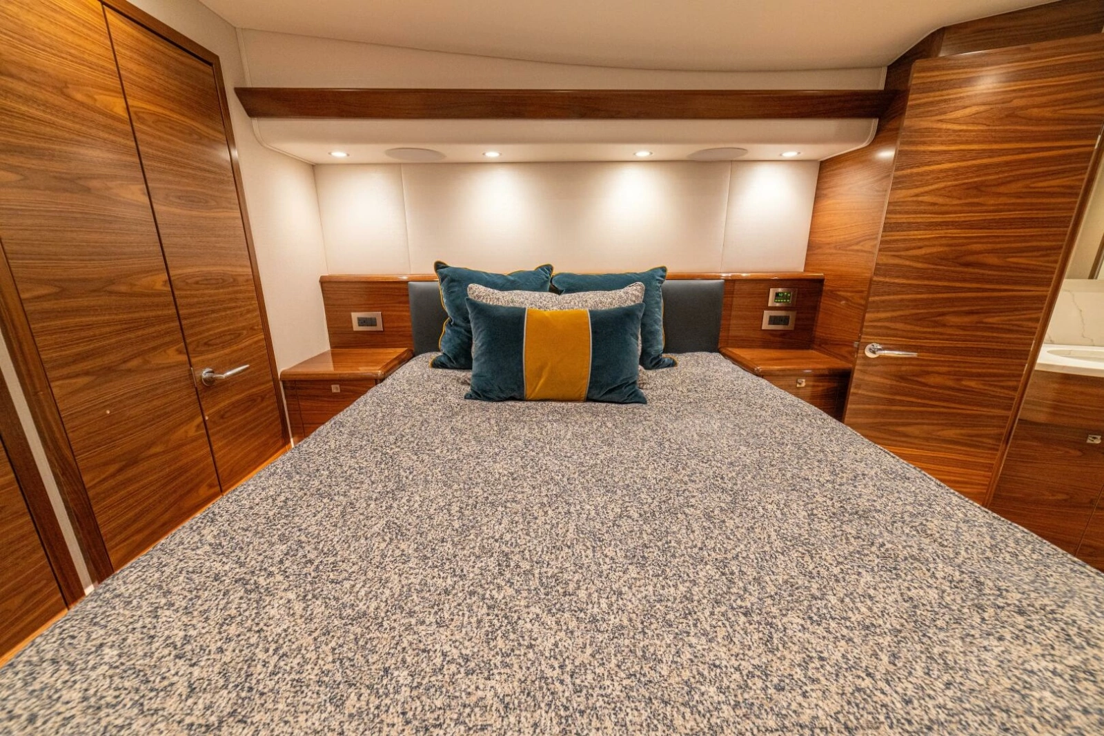 2025 Viking 58 Convertible photo 5