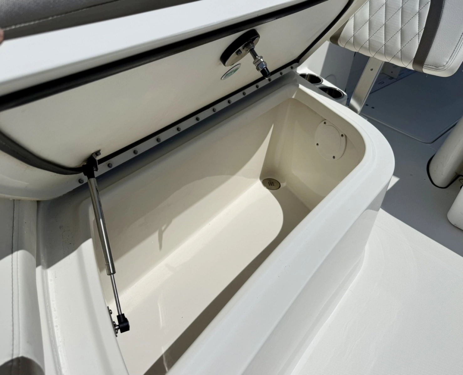 29ft World Cat Yacht For Sale