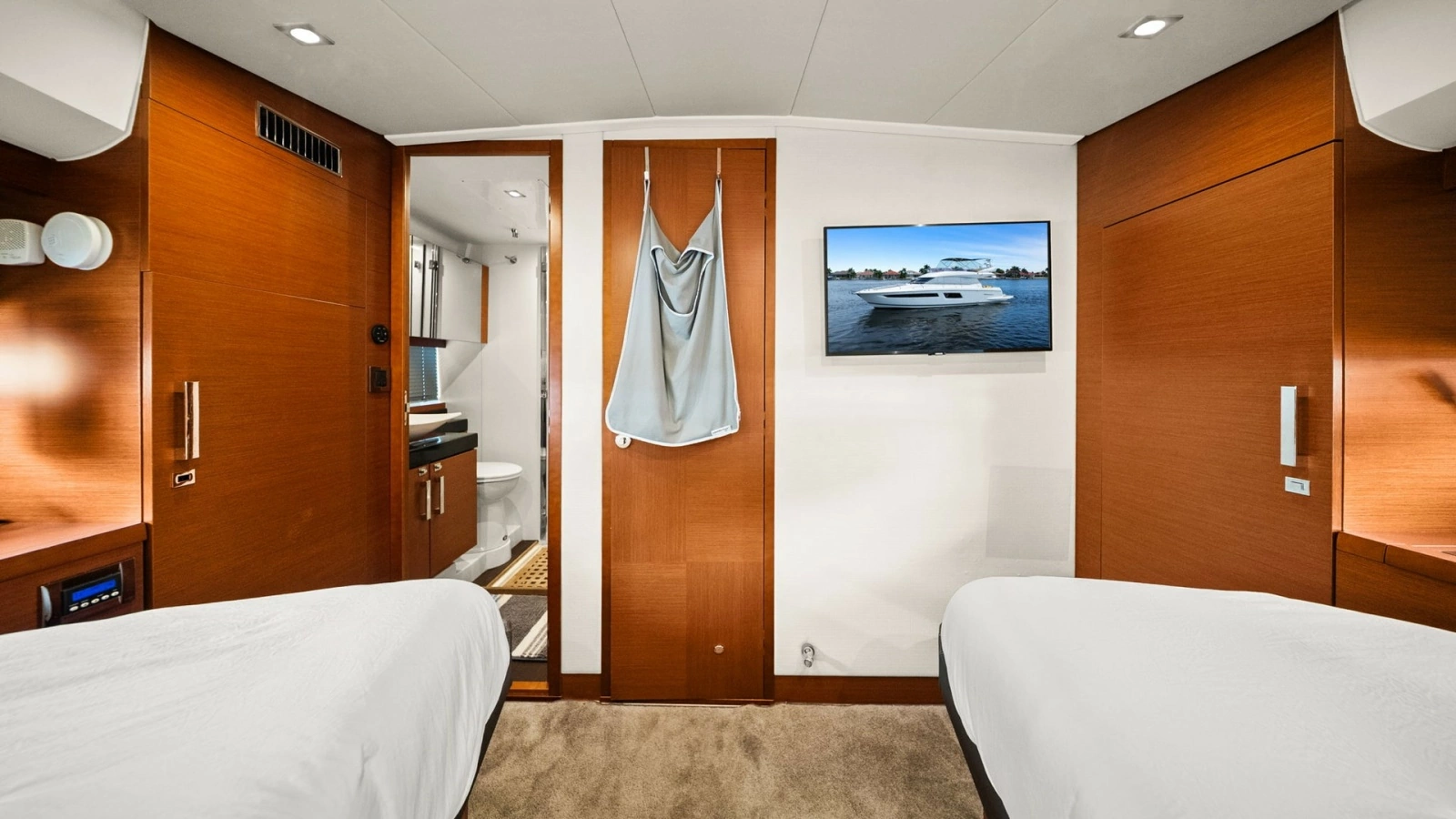 Twin Guest Cabin with Ensuite