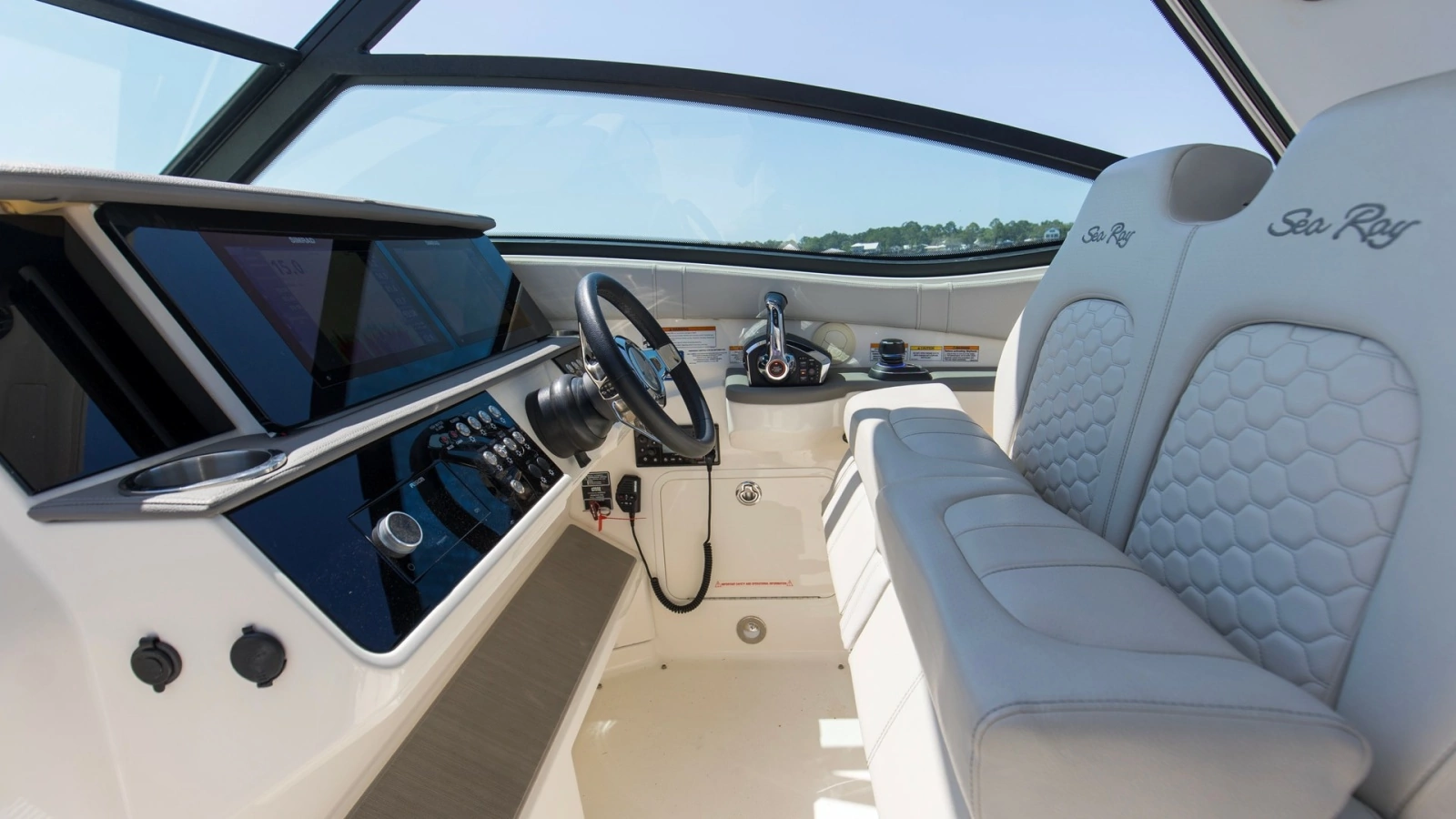 2022 32 Sea Ray 320 Sundancer OB Raya Sunshine Helm (4)