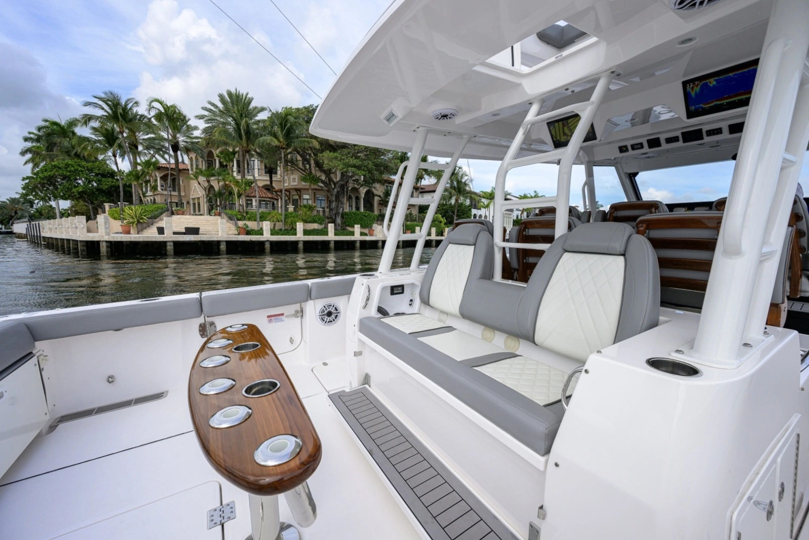 Everglades 45 GALLANT LADY - Cockpit