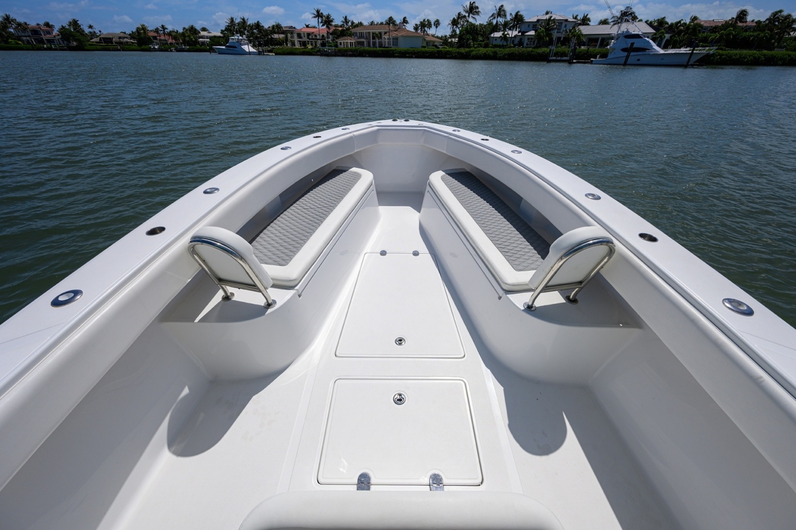 Bahama 41 - Exterior Bow