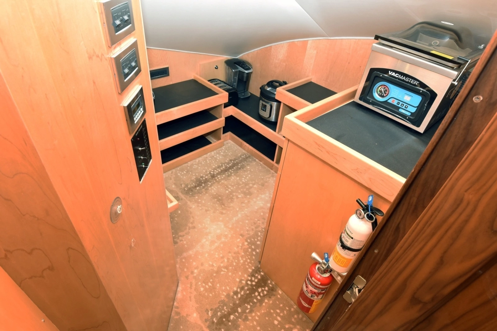 2019 Viking 80 Skybridge