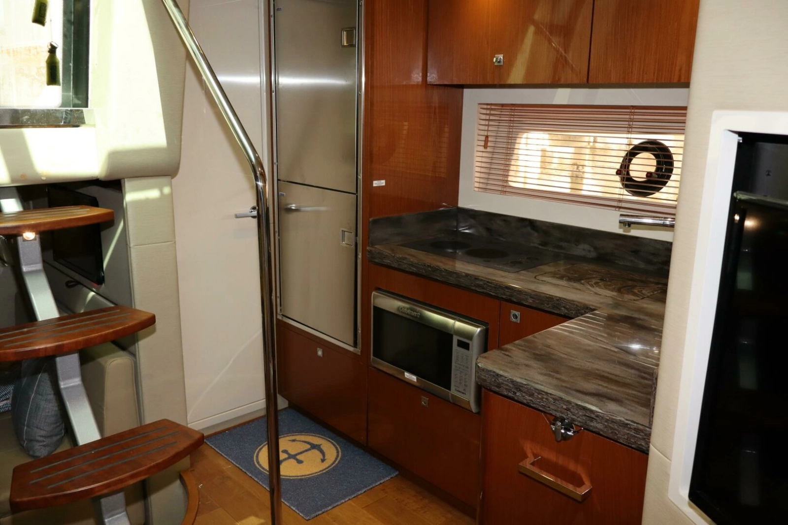 2015 Sea Ray 410 Sundancer photo 13