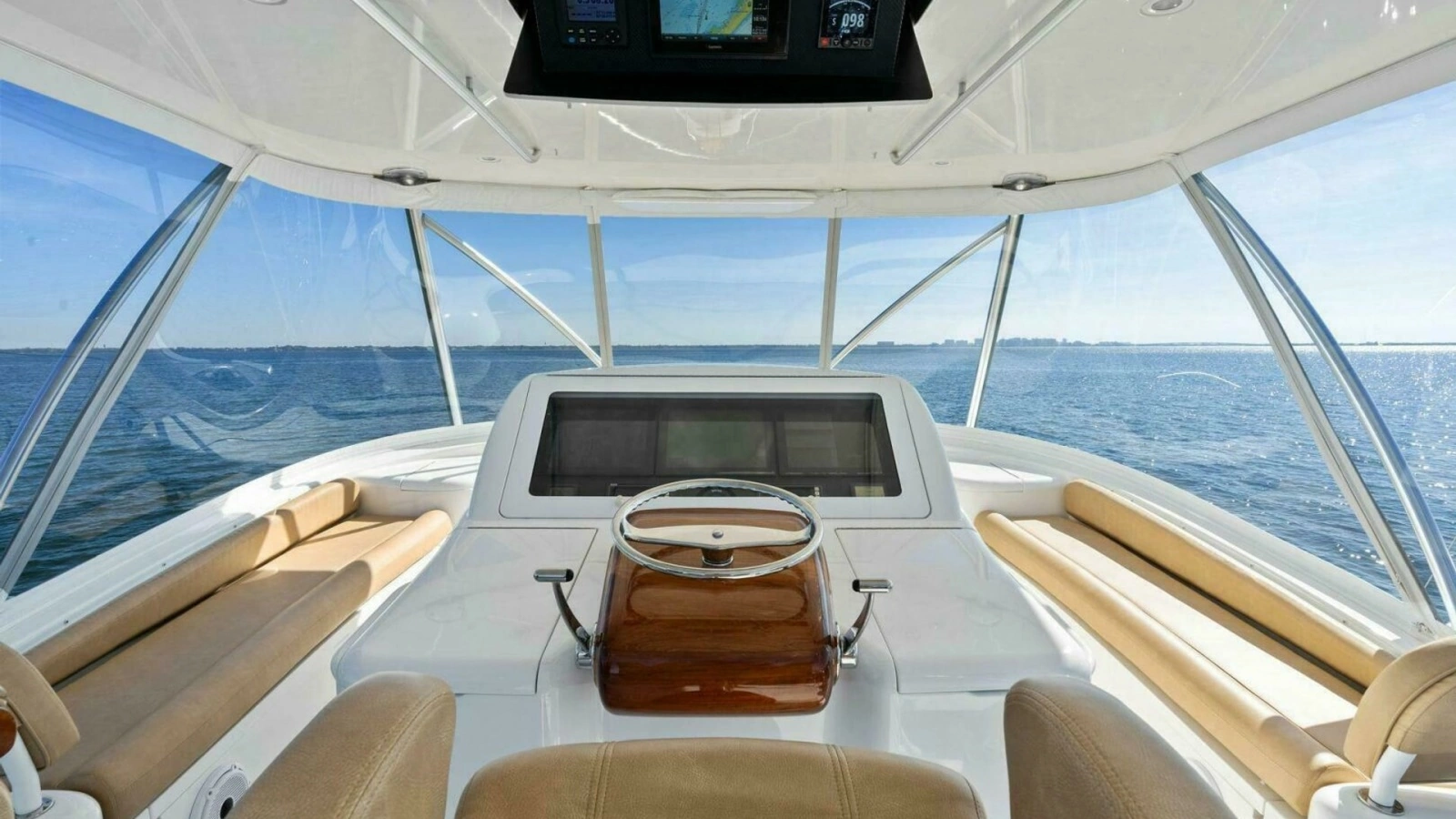 Flybridge Helm with Panoramic Views
