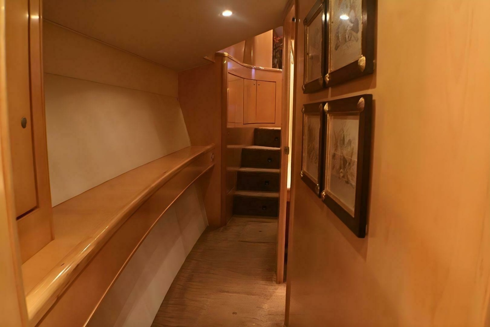 73' 2001 Donzi 73 Sport Yacht