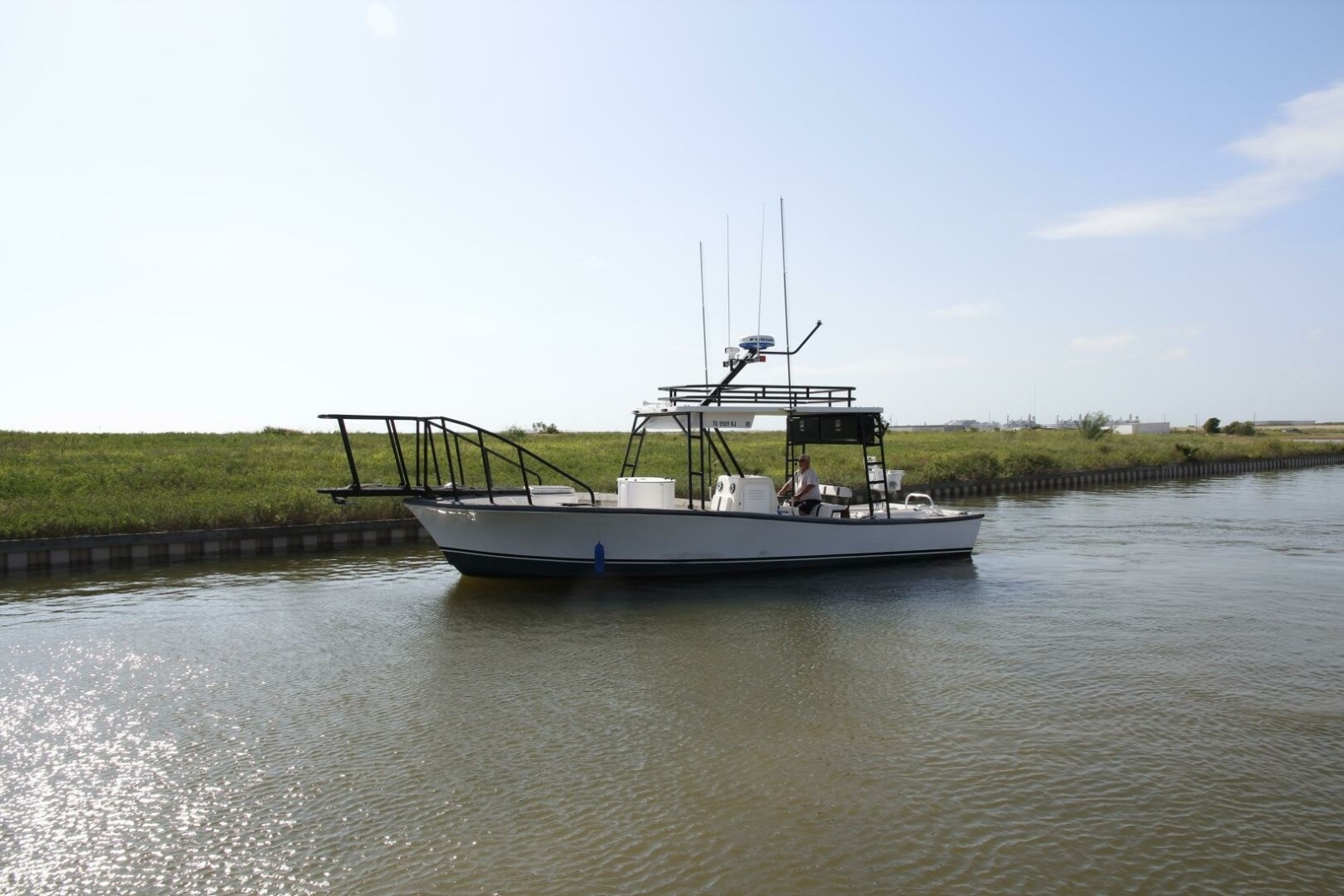 31' 1997 Custom 31 Center Console