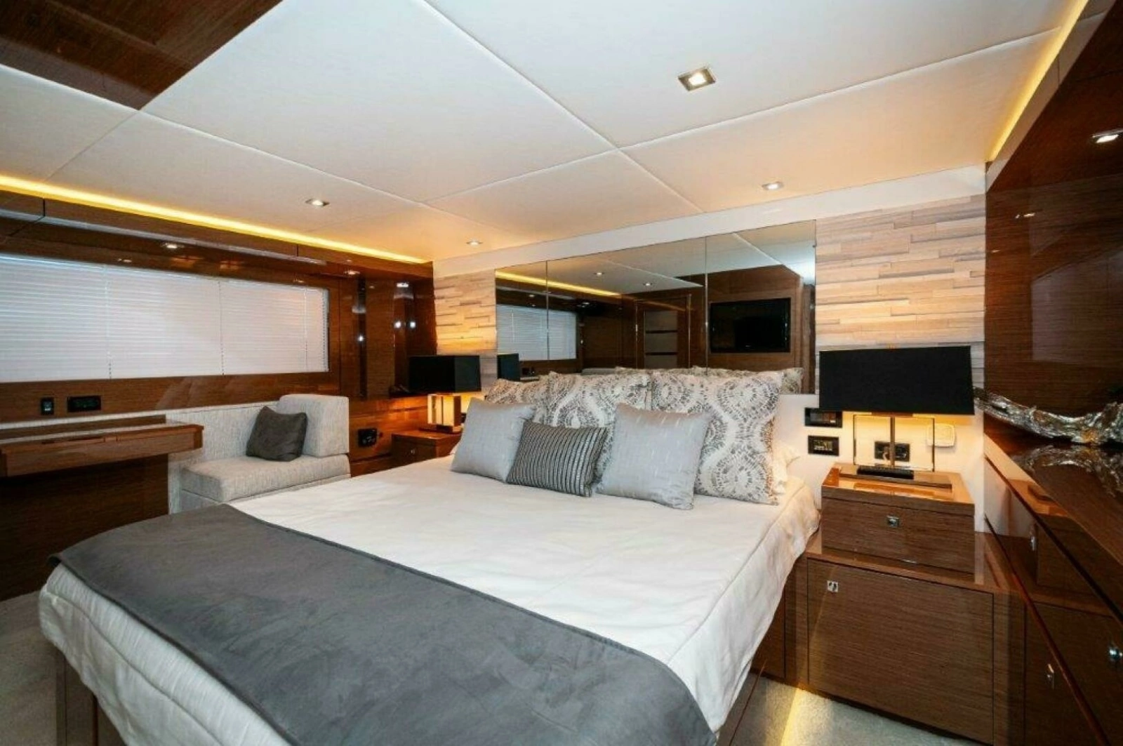 2020 Cruisers Yachts- HARPER BELL- Master SR 5
