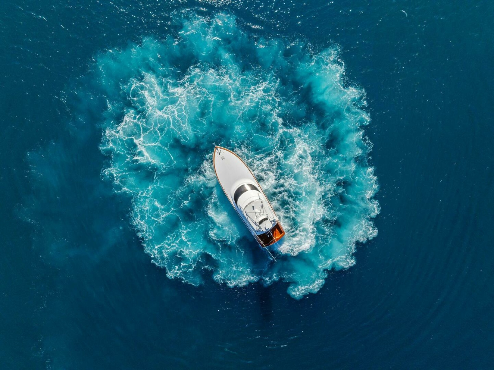 64' 2023 Viking 64 Convertible