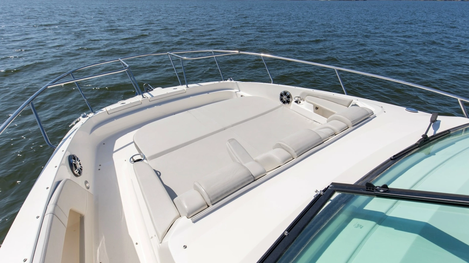 2022 32 Sea Ray 320 Sundancer OB Raya Sunshine (9)