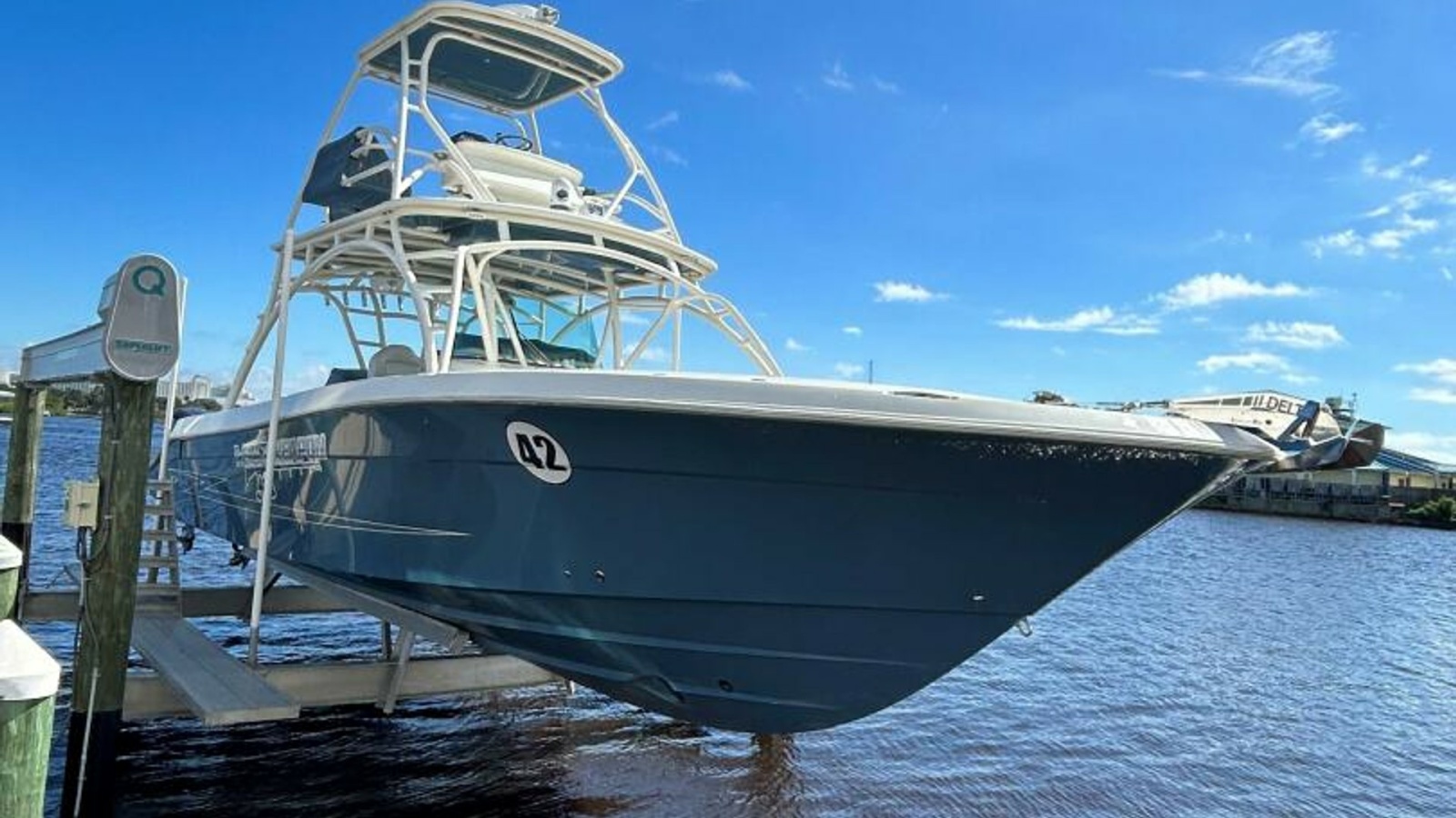 42' 2012 Hydra-Sports 4200 SF