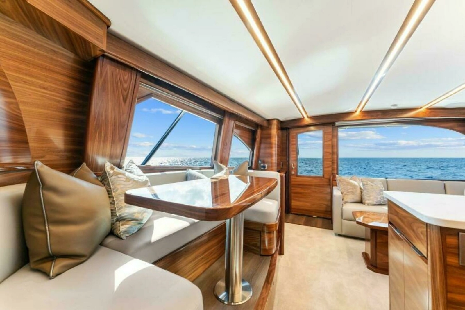 Viking 50 Convertible (10)