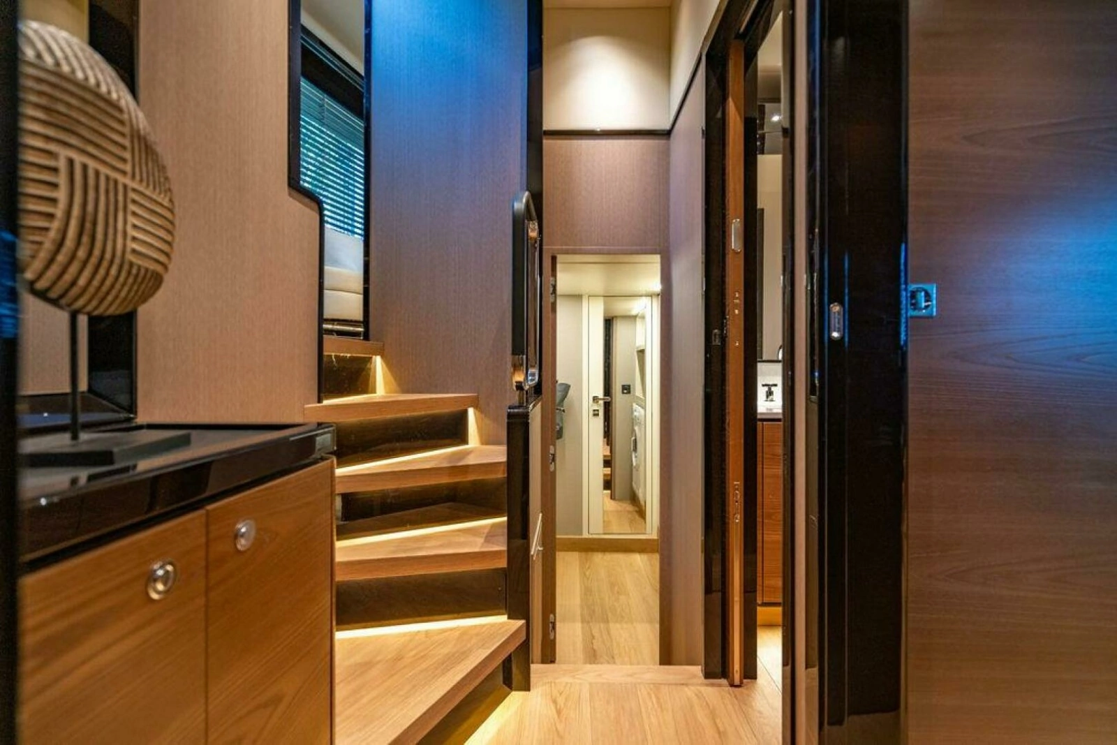 2023 Absolute 64 Navetta