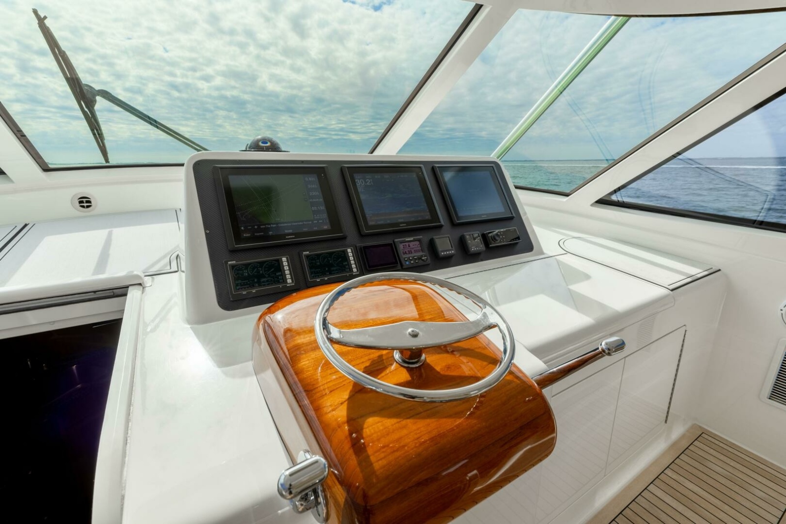 52' 2015 Viking 52 Sport Tower