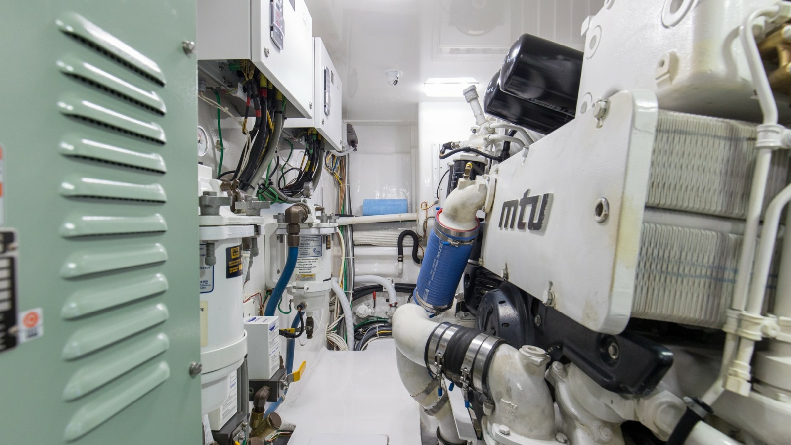 2017 72 Viking Enclosed Bridge Share-E Bridge Engine Room (6)