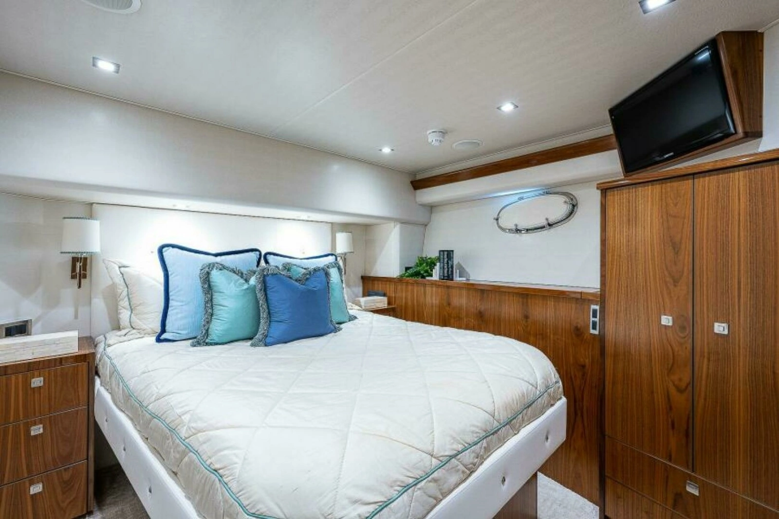 Viking 75 MIRAGE - Port Guest Stateroom