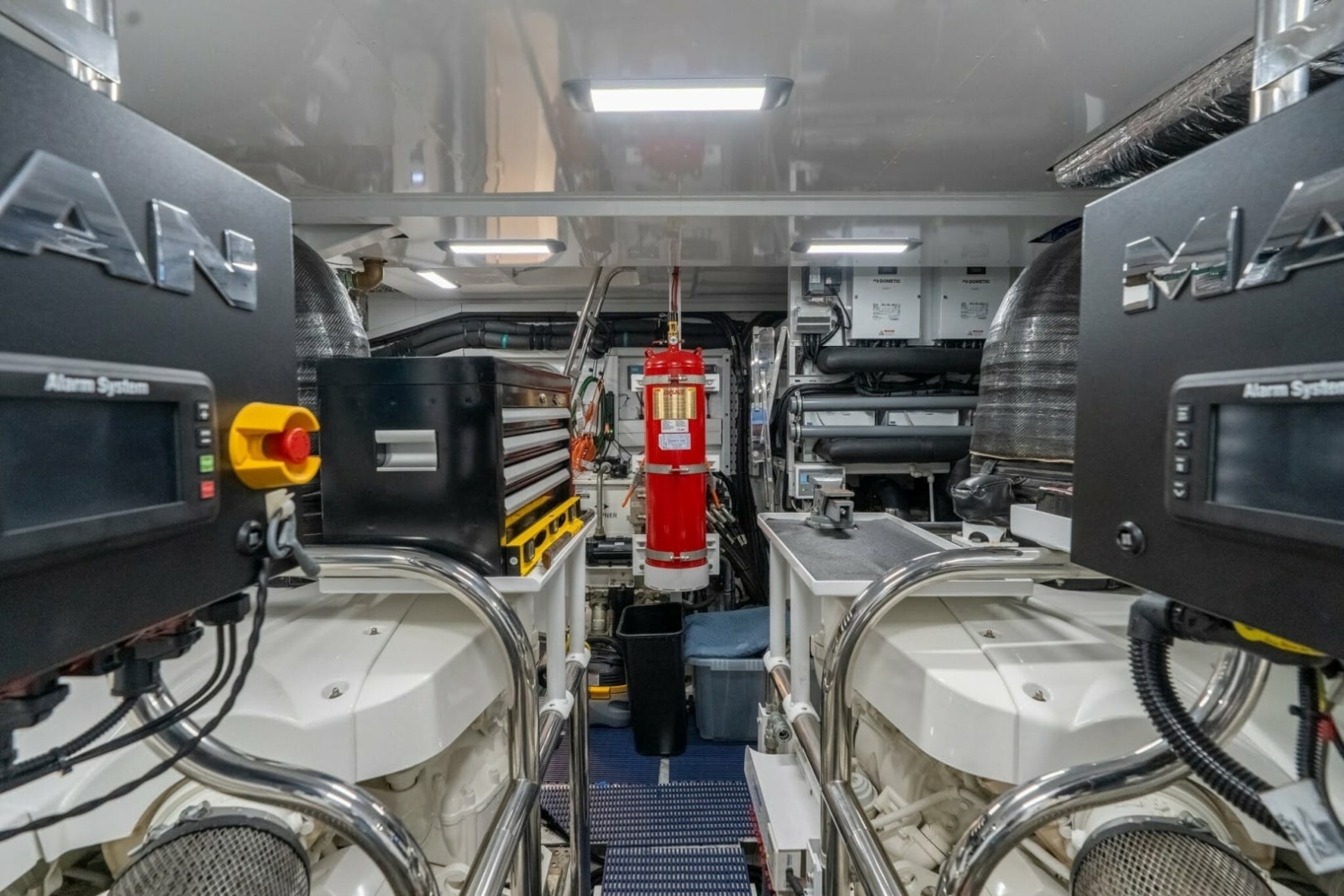 Princess 80 LANIKAI - Engine Room