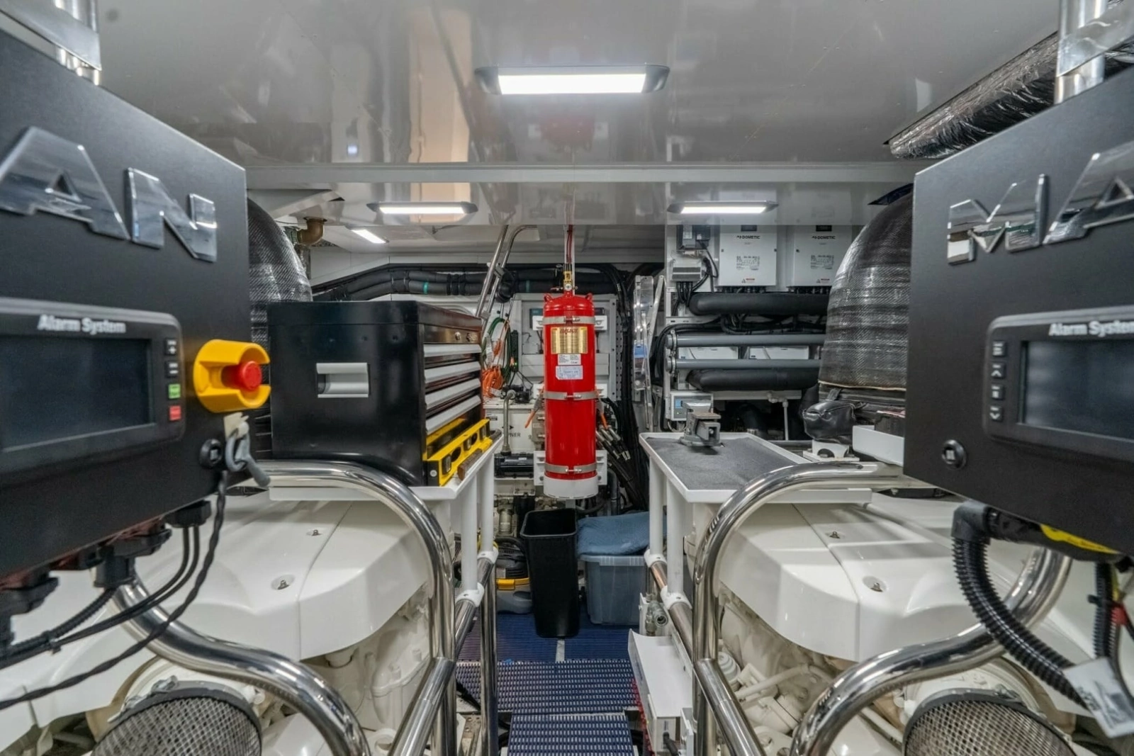 Princess 80 LANIKAI - Engine Room