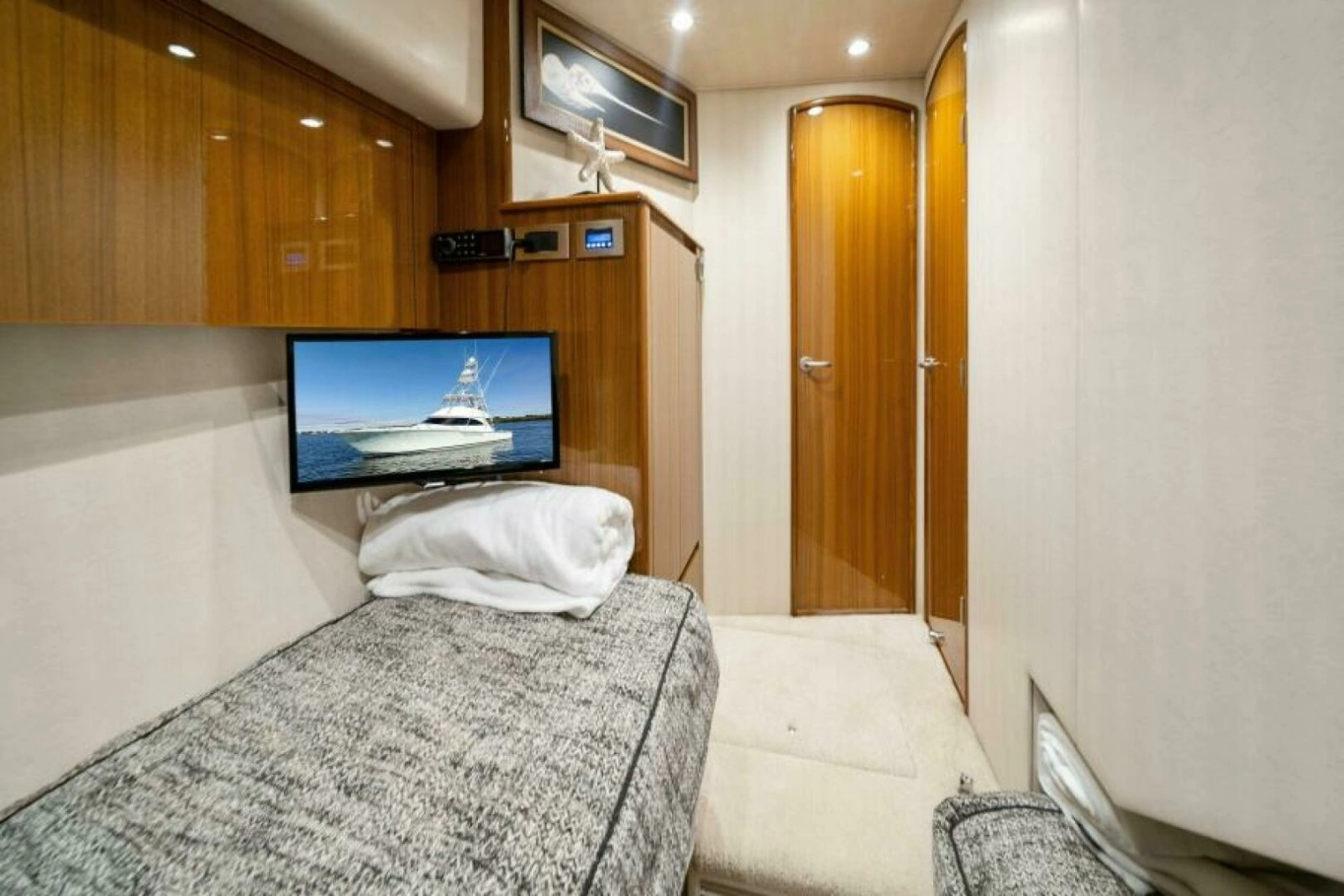 2016 Viking 55 Convertible photo 23