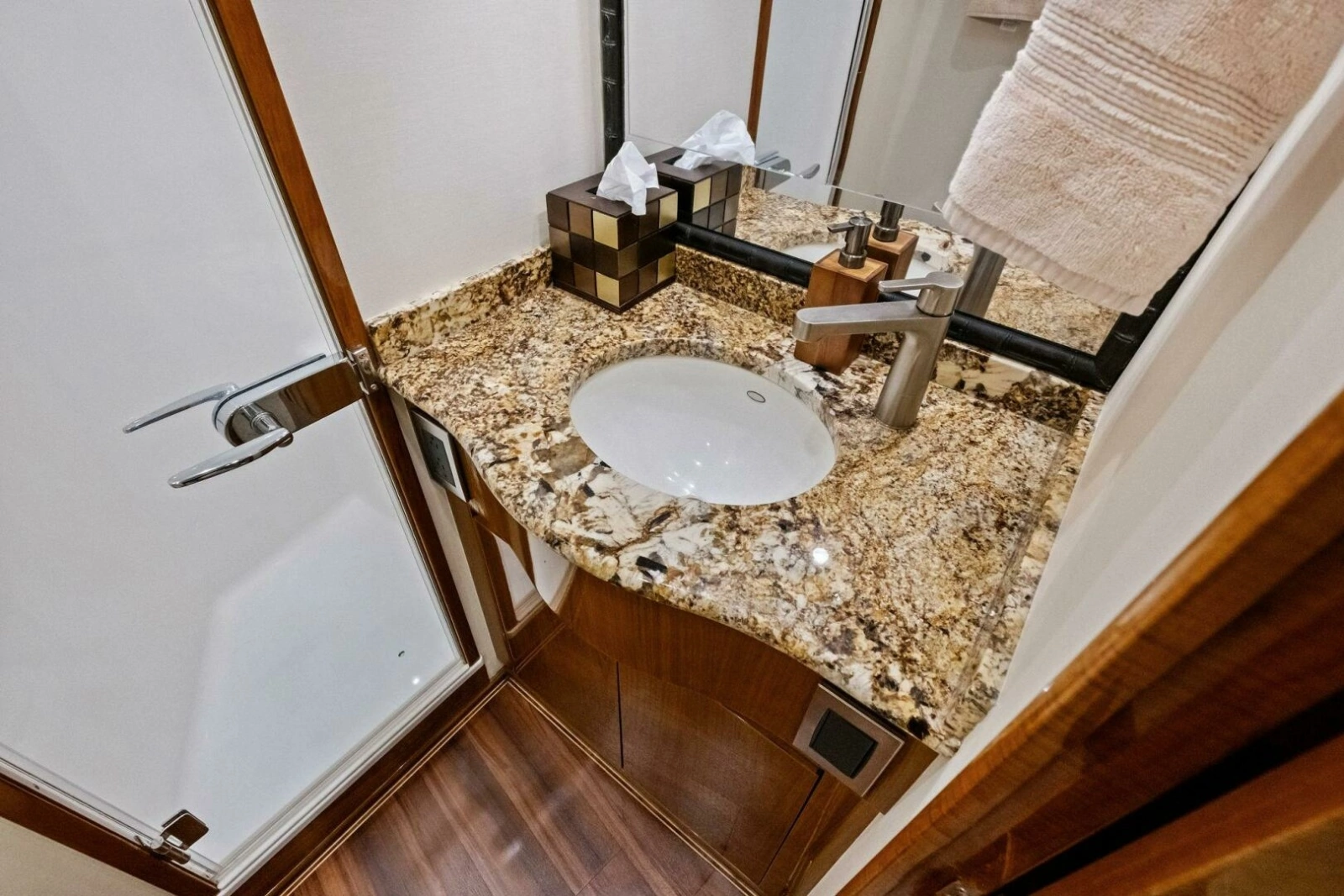 2012 Viking 82 Convertible photo 50