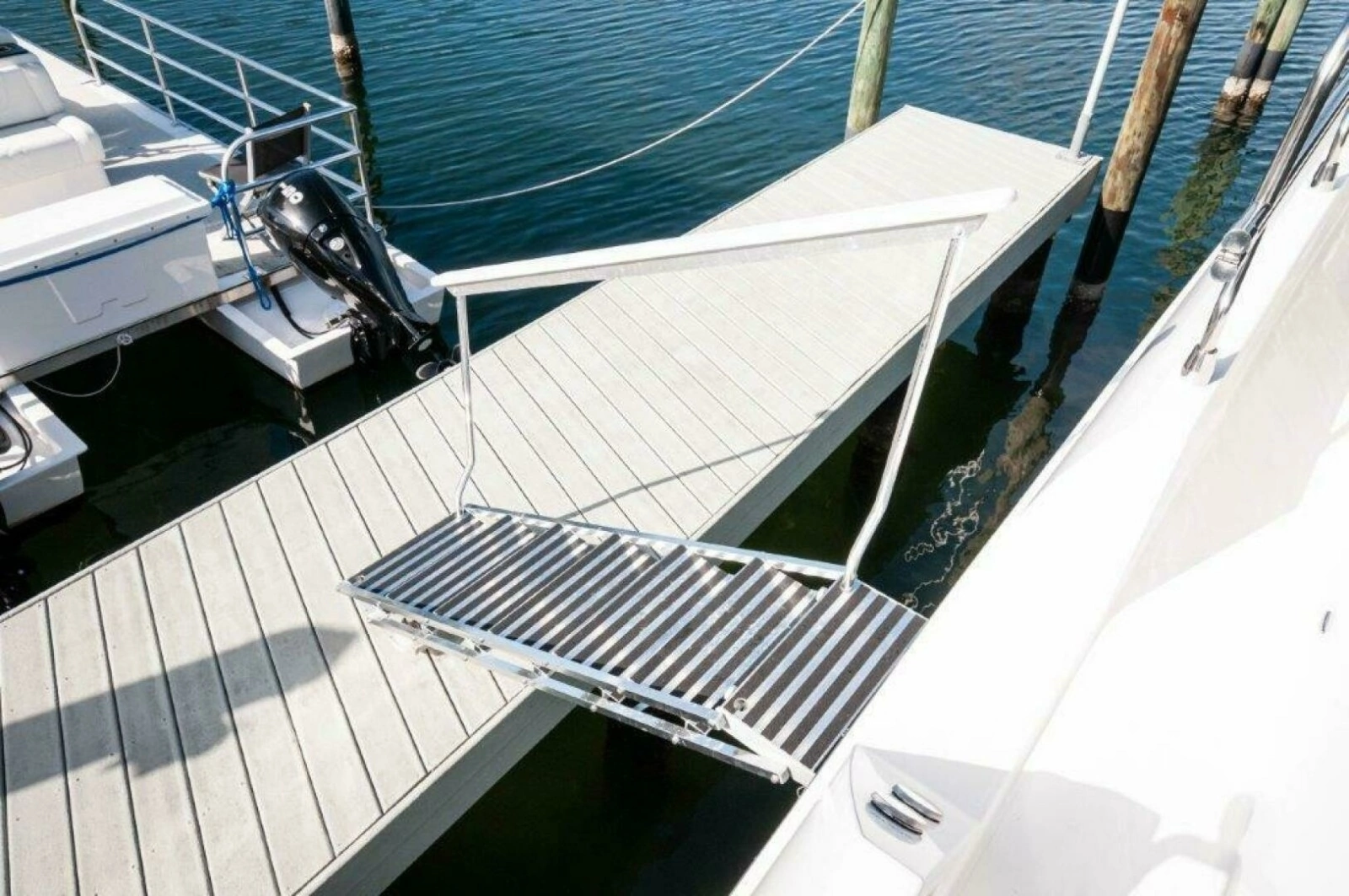 2019 Cruisers Yachts 60 Cantius- AFTER FIVE