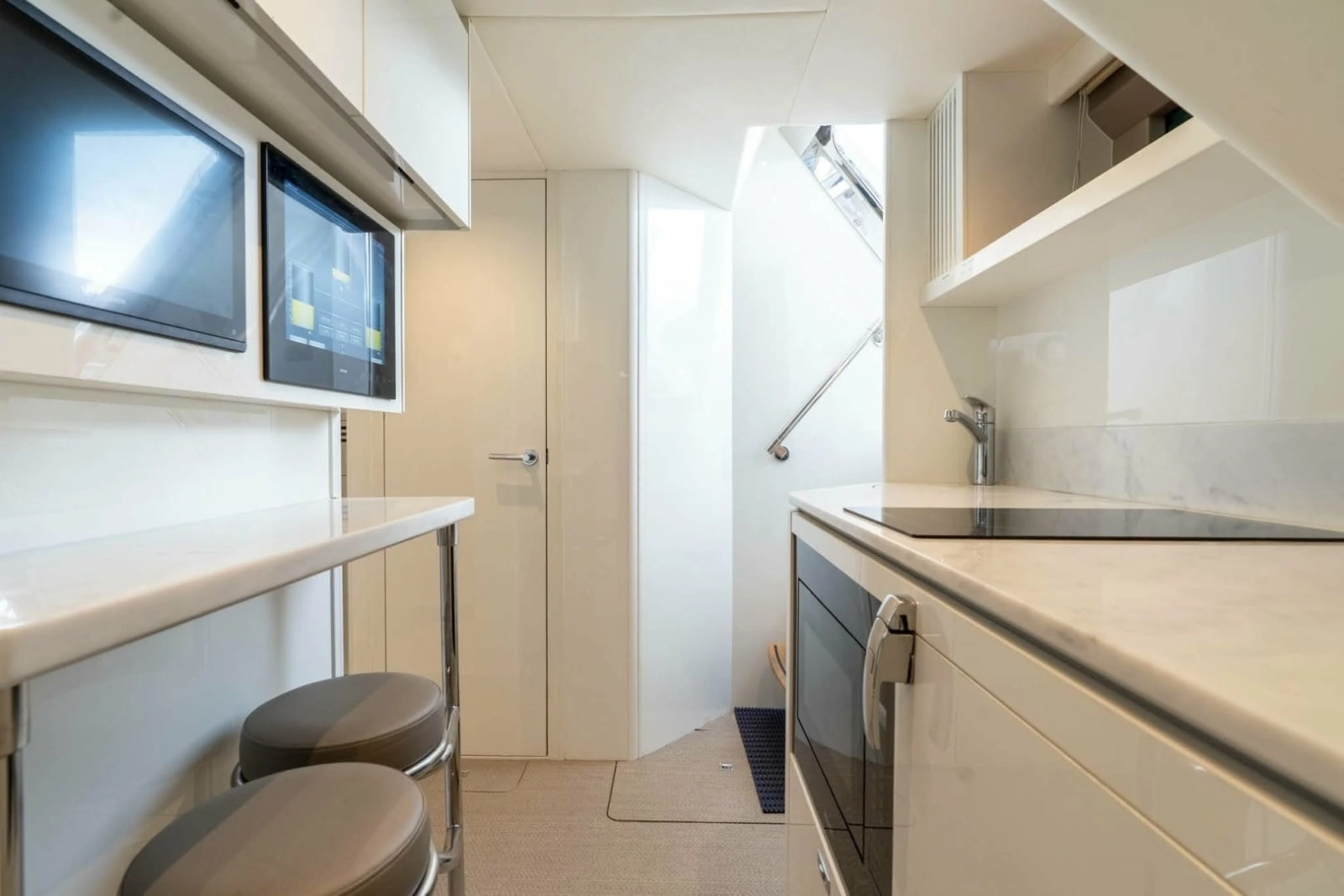 Princess 80 LANIKAI - Crew Quarters