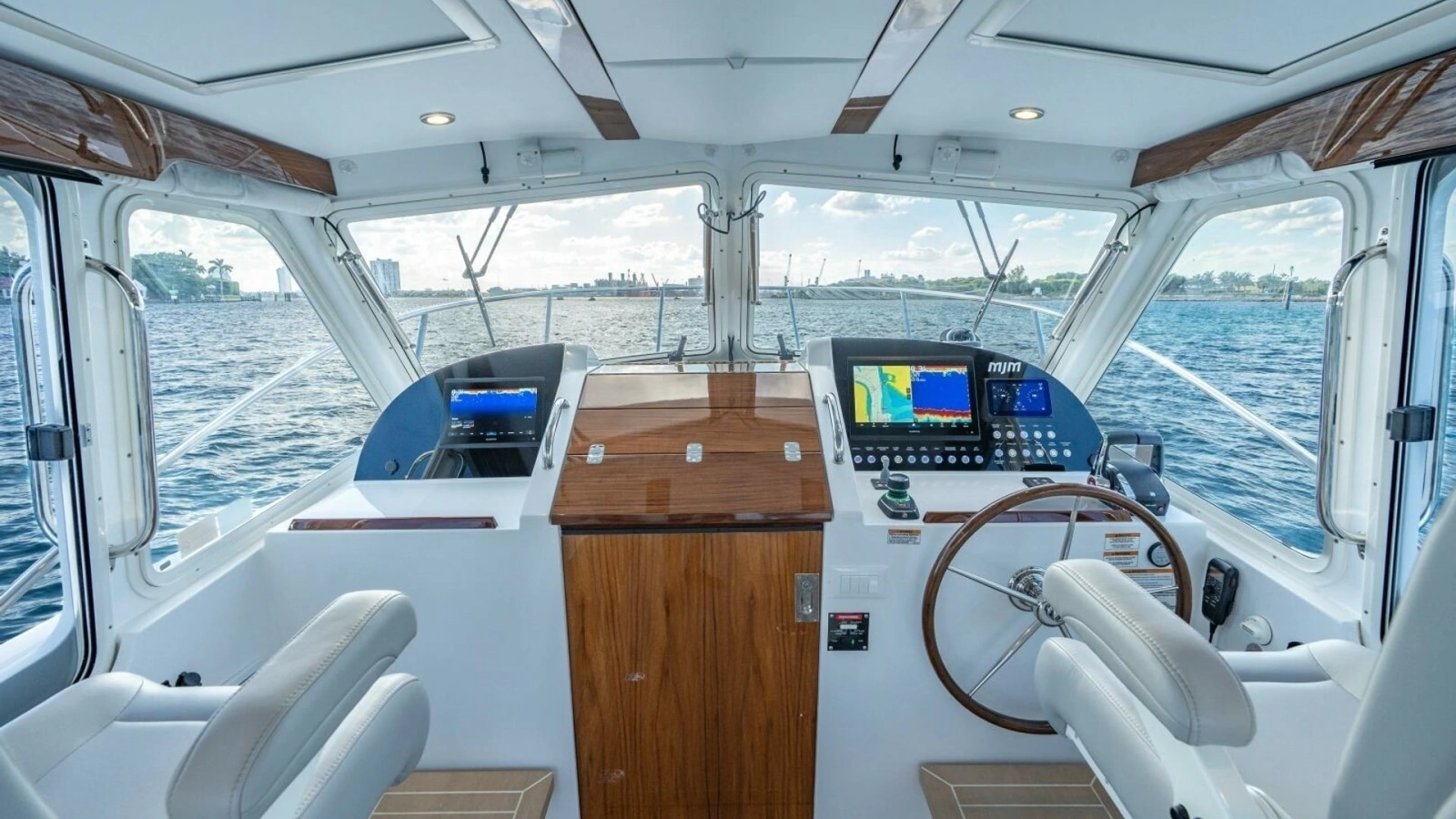 MJM 38RS Helm