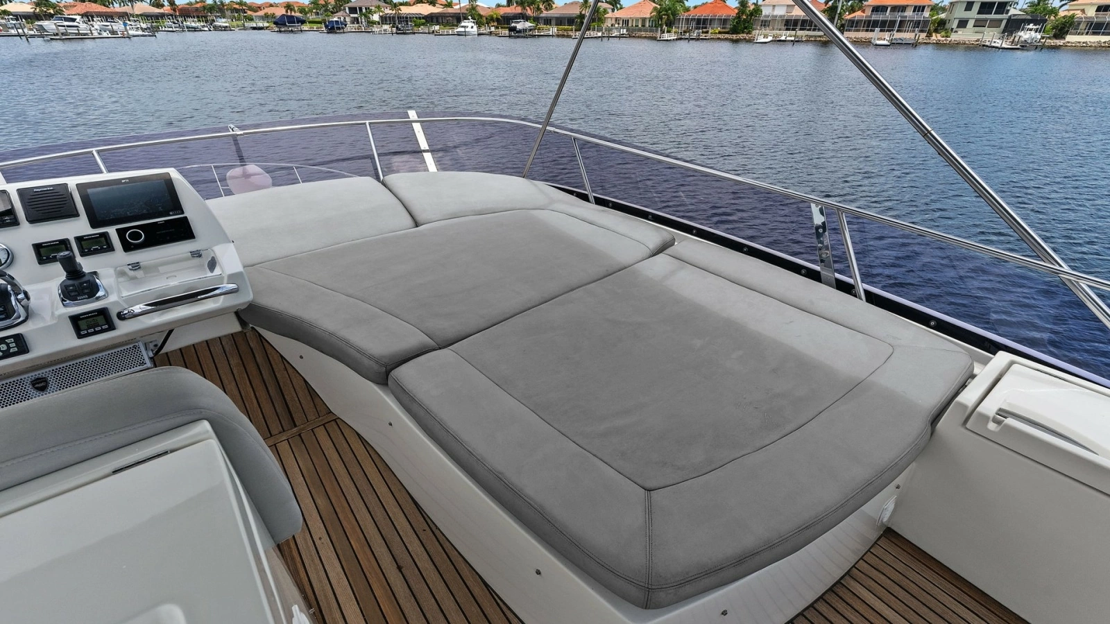 Flybridge Sunpad Lounge