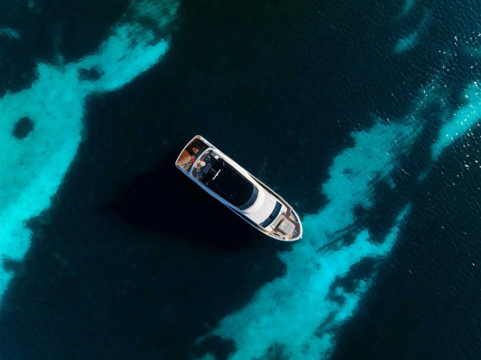 90 OCEAN ENCLOSED 90ft Sunseeker Yacht For Sale