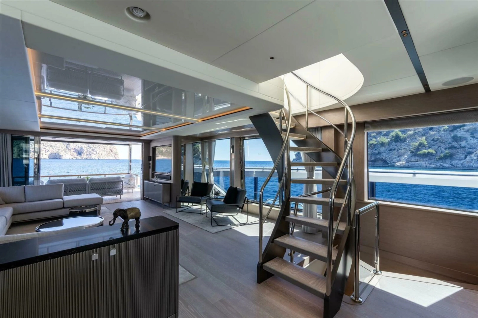 90 OCEAN ENCLOSED 90ft Sunseeker Yacht For Sale